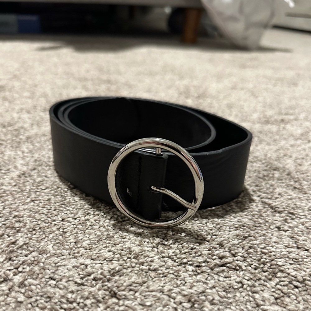 Black and Silver Brandy Melville Belt
